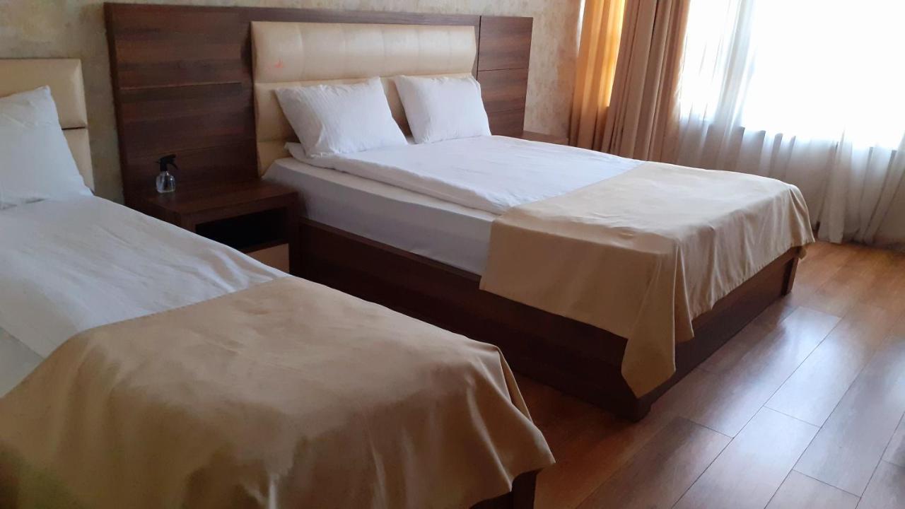Hotel Lile Tbilisi Exteriör bild