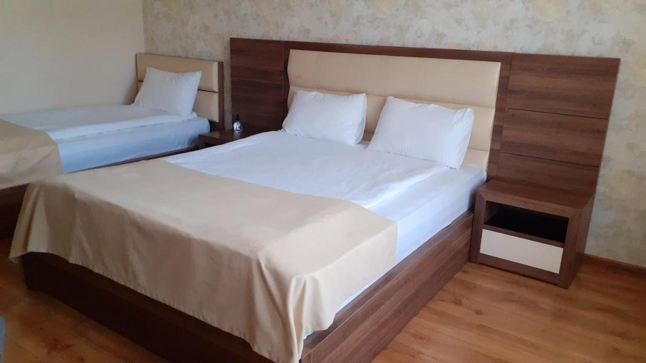 Hotel Lile Tbilisi Exteriör bild
