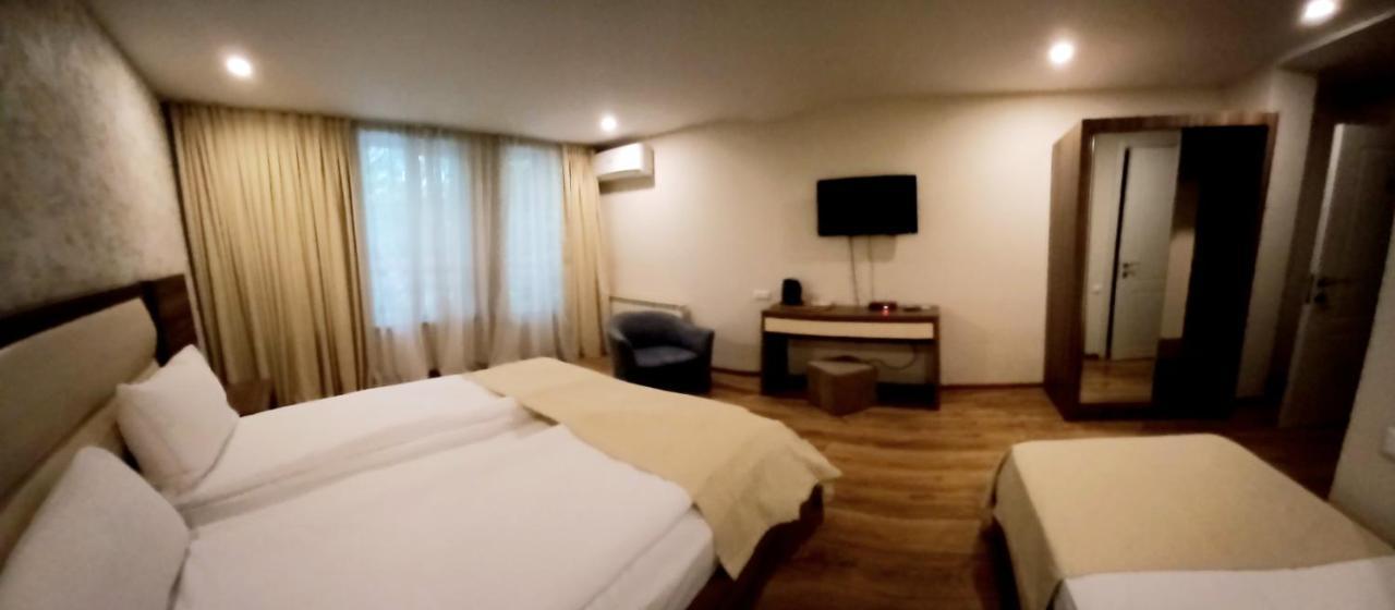 Hotel Lile Tbilisi Exteriör bild