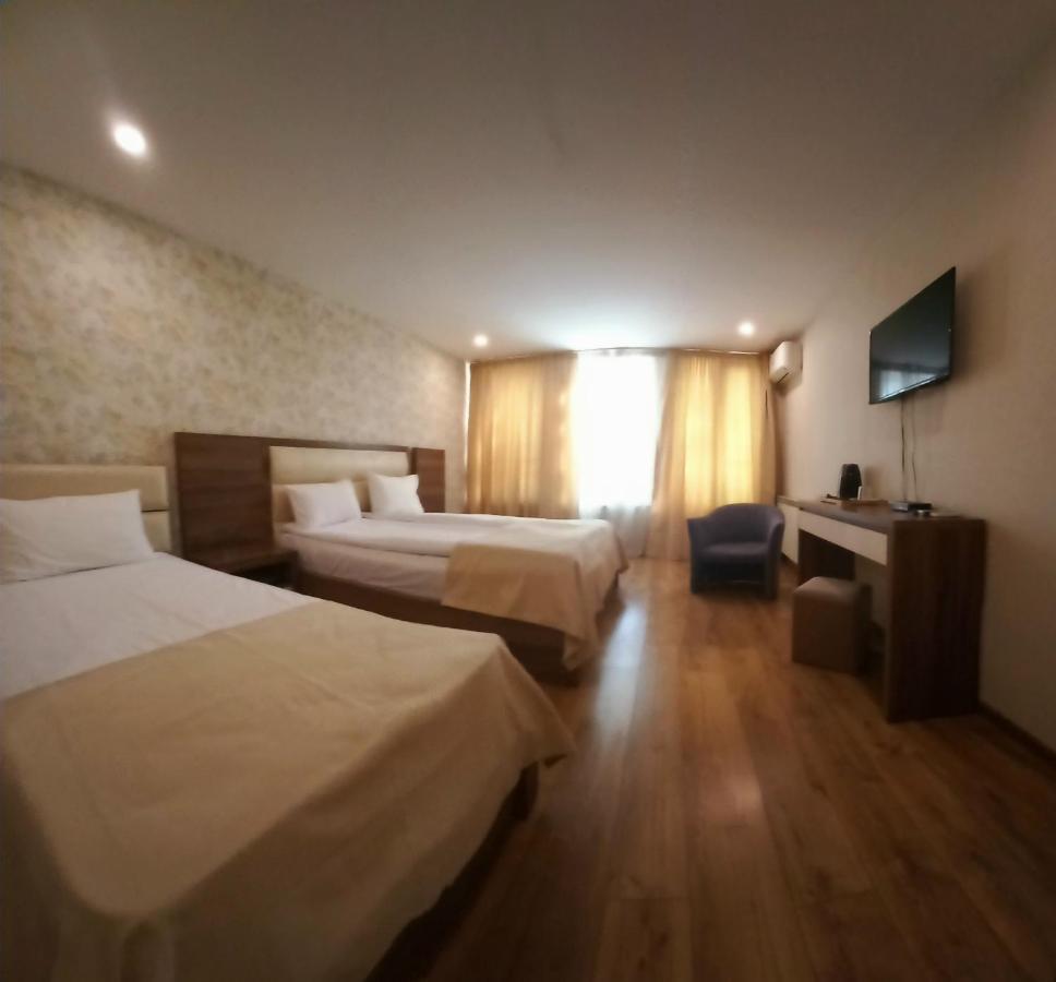 Hotel Lile Tbilisi Exteriör bild
