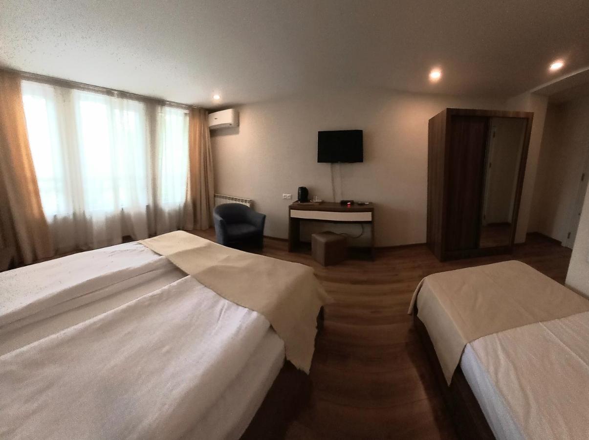 Hotel Lile Tbilisi Exteriör bild