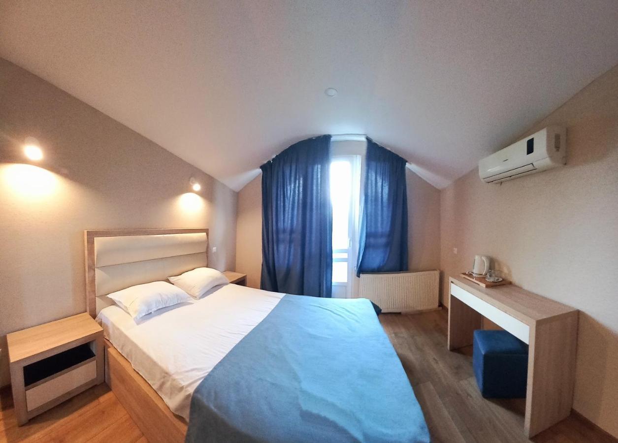 Hotel Lile Tbilisi Exteriör bild