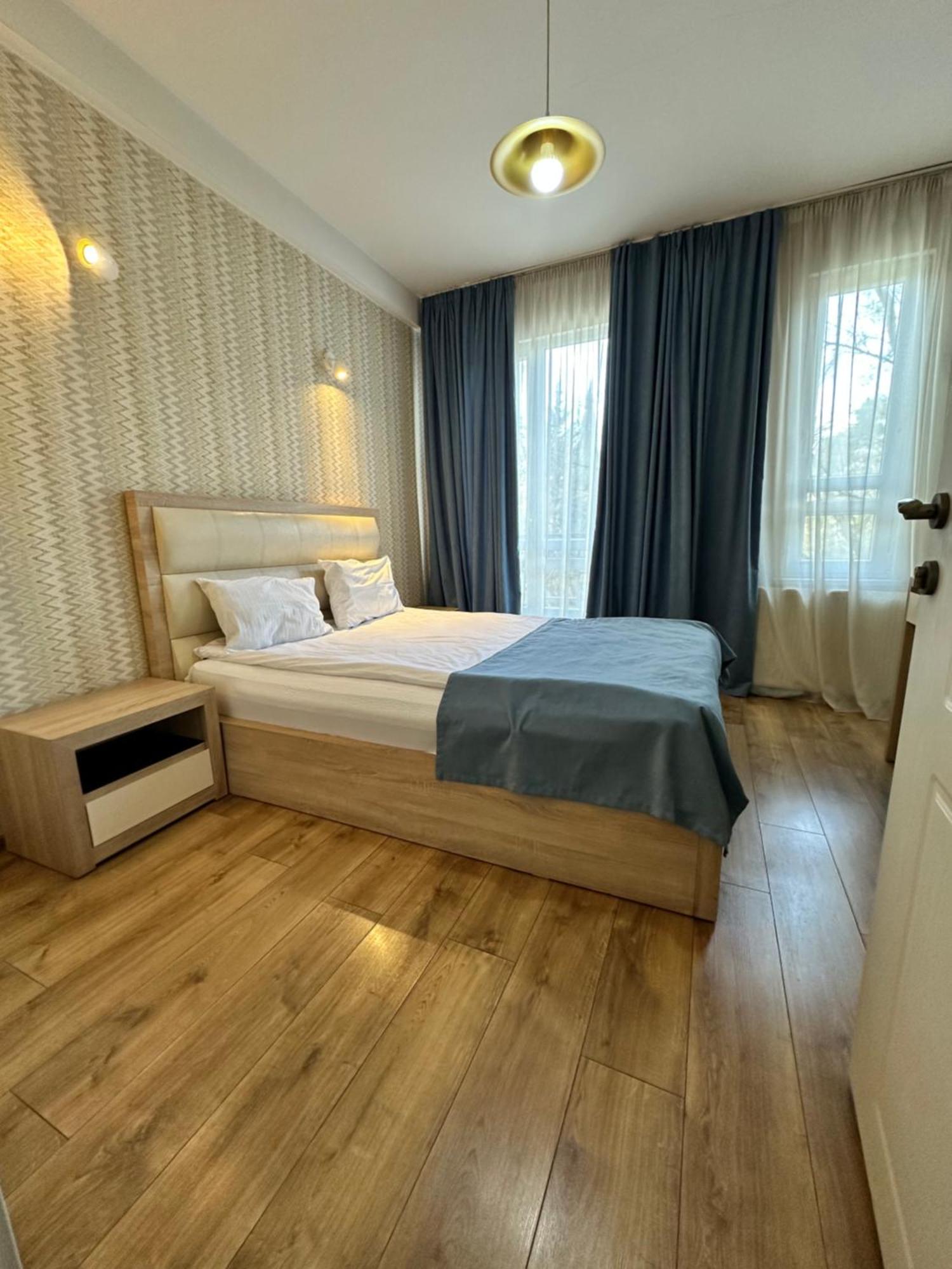 Hotel Lile Tbilisi Exteriör bild