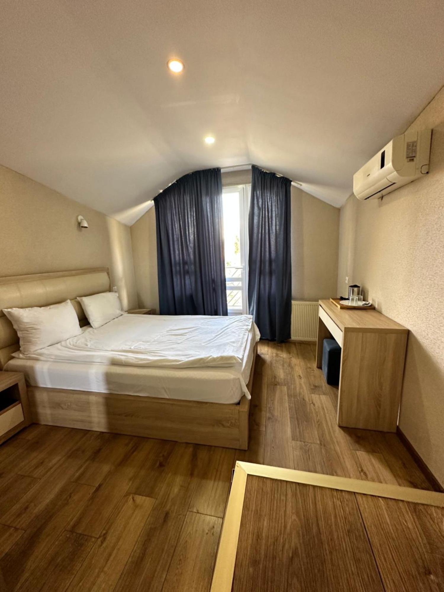 Hotel Lile Tbilisi Exteriör bild