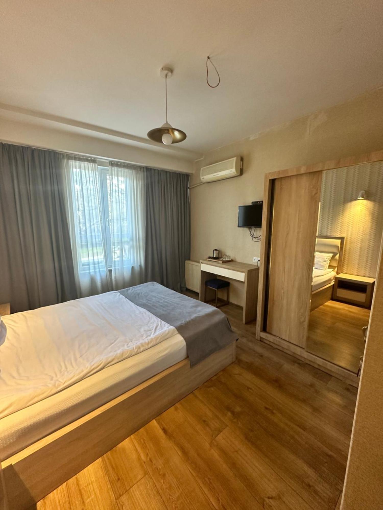 Hotel Lile Tbilisi Exteriör bild